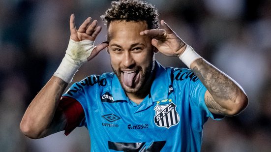 Neymar faz três gols na partida contra o Juventude - Foto: Léo piva/ Santos FC