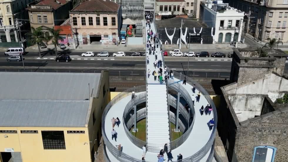 Durante a interdição, o Parque Valongo permanecerá aberto, mas o acesso será feito exclusivamente pela passarela da Alfândega - Foto: Divulgação/ Prefeitura de Santos