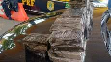 Agentes da PRF desconfiam de veículo e descobrem 154 iPhones escondidos, avaliados em R$ 780 mil - Foto: Polícia Rodoviária Federal