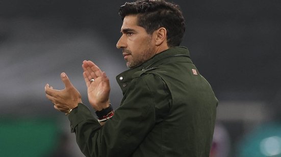 Abel Ferreira revela que a decisão de renovar foi debatida com a família e reforça seu compromisso com o Palmeiras - Foto: Cesar Greco / Palmeiras