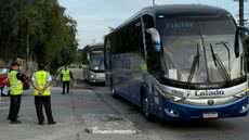 Seis ônibus foram apreendidos e mais de 60 multas foram aplicadas em uma ação coordenada pela Semob e Polícia Militar - Foto: Divulgação/ PMG