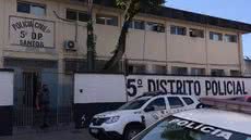 O caso foi registrado no 5º DP de Santos e investigações continuam para identificar os fugitivos - Foto: Marcela Pierotti