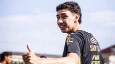 Meia do Santos se recupera de cirurgia e volta aos treinos com o grupo - Foto: Raul Baretta/ Santos FC
