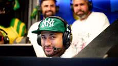 Mesmo afastado dos gramados, Neymar esteve presente na Arena Trident para apoiar a seleção brasileira - Foto: Marcello Zambrana / Quality Sport Images / Jogada10