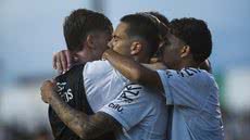 A equipe santista dominou a partida, mas só conseguiu marcar no segundo tempo, garantindo a classificação na Copinha - Foto: Reinaldo Campos / Santos FC