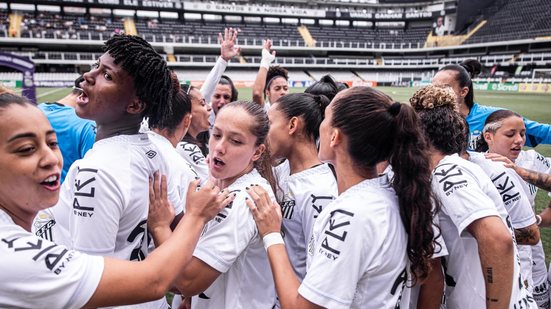 O Santos Feminino se reforça e renova contratos, visando um desempenho forte nas competições - Foto: Raul Baretta / Santos FC