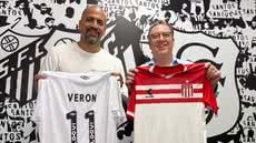 Com uma trajetória marcante, Verón busca transformar a gestão do Estudiantes em um modelo mais profissional - Foto: Divulgação / Santos FC