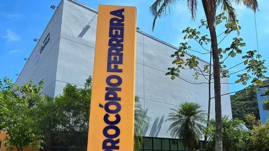 Após uma década sem reformas, o Teatro Municipal Procópio Ferreira reabre suas portas com estrutura moderna - Imagem: Divulgação / Prefeitura de Guarujá