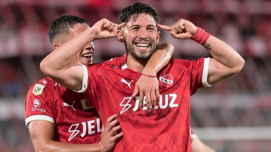 Meio-campista chileno se despede do Santos após negociações frustradas e segue para exames médicos na Itália - Imagem: Divulgação