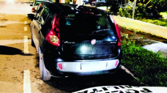 Uma verificação de rotina em Peruíbe levou à prisão de um homem por adulteração de veículos e placas falsas - Foto: Divulgação/ 29° BPMI