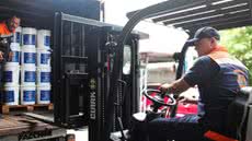 A entrega de ajuda em Peruíbe é organizada entre prefeituras e órgãos estaduais - Imagem: Reprodução