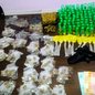 Ação da polícia em Peruíbe resultou na prisão de um traficante, graças a uma denúncia anônima que levou à apreensão de drogas e uma arma falsa - Foto: Divulgação/ 29° BPMI