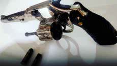 A vigilância de um morador resultou na apreensão de uma arma e na prisão de um homem armado em um bairro movimentado de Peruíbe - Foto: Divulgação/ 29° BPMI