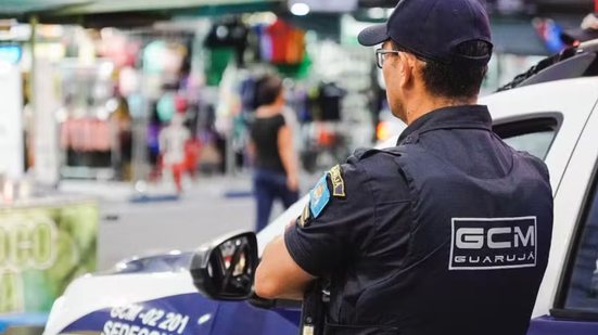 Um motorista se recusa a pagar flanelinha e acaba com carro danificado, resultando em detenção do agressor em Guarujá - Foto: Arquivo/ Hygor Abreu/ Prefeitura de Guarujá