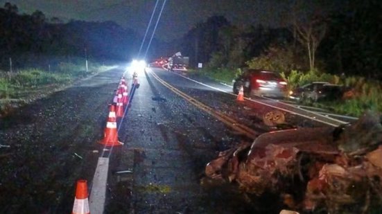 Motorista tentou ultrapassar em um local inseguro, resultando em uma colisão frontal que deixou um morto e uma sobrevivente - Foto: Reprodução/ CCI Artesp