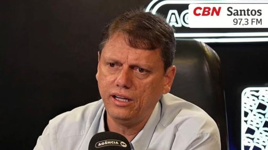 Governador Tarcísio de Freitas detalha cronograma do túnel submerso e ações de segurança em entrevista à CBN Santos - Foto: Rádio CBN Santos