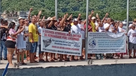 Além da potência dos motores, pescadores lutam contra a obrigatoriedade de rastreadores caros - Imagem: Reprodução