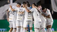Após protesto da torcida, Santos tenta reação, mas não consegue vencer o rival em casa na Vila Belmiro - Foto: Raul Baretta/ Santos FC