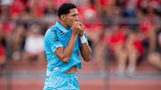 Com gols de Escobar e Rony, Santos garante vitória - Foto: Raul Baretta/ Santos FC