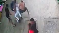 Dois jovens foram cercados por criminosos após desembarcarem em Santos - Foto: Reprodução