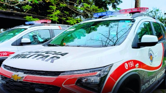 Durante patrulhamento, a equipe do Comando Força Patrulha localizou e prendeu uma mulher procurada pela Justiça em Itanhaém, SP - Foto: Divulgação/ 29° BPMI