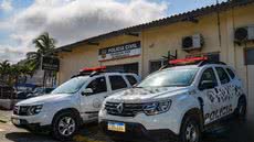 Uma abordagem de rotina se transforma em captura de criminoso procurado pela Justiça em Mongaguá, destacando a eficácia das operações de segurança - Foto: Divulgação/ Prefeitura de Mongaguá