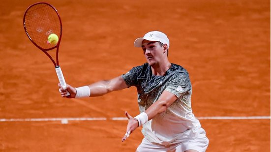 João Fonseca perde para o chileno Alejandro Tabilo em partida tensa - Foto: Marcelo Endelli / Getty Images