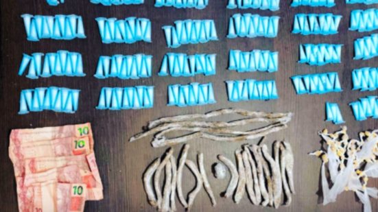 O homem confessou o tráfico e indicou um segundo local onde mais entorpecentes e dinheiro foram encontrados pela polícia - Foto: Divulgação/ 29° BPMI