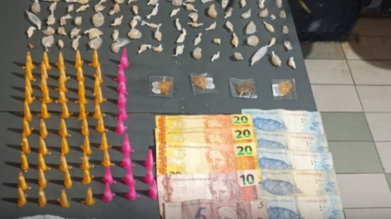 A Polícia Militar do Litoral Sul intensifica ações contra o tráfico, resultando na prisão de um criminoso em Itanhaém - Foto: Divulgação/ 29° BPMI