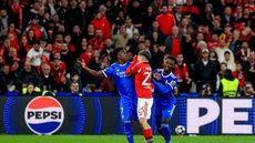Após gol, Vinicius Júnior relata ofensas racistas e árbitro ativa protocolo antirracismo - Foto: Valter Gouveia/Sports Press Photo/Getty Images