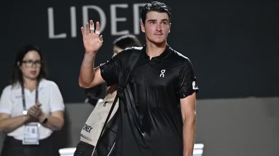 Após uma partida equilibrada, João Fonseca é superado por Ignacio Buse - Foto: André Durão