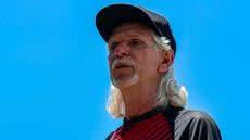 Cerimônia em homenagem ao técnico Sérgio Guedes acontece antes do jogo contra a Itapirense - Foto: João Jardim / Agência Briosa