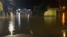 Volume de chuva ultrapassa 170 mm, causando transtornos em várias cidades do litoral paulista, segundo a Defesa Civil - Foto: Francisco Trevisan