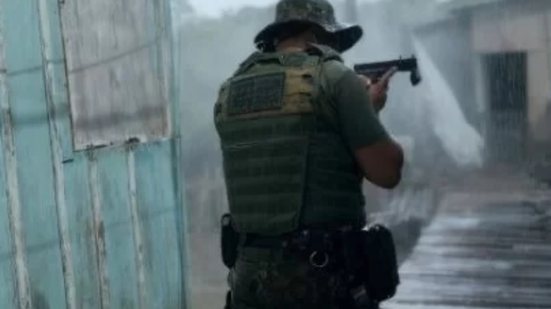 Captura de um foragido em Cubatão destaca a eficácia da tecnologia na segurança pública, unindo forças para cercar criminosos em áreas de difícil acesso - Foto: Divulgação/ Polícia Militar