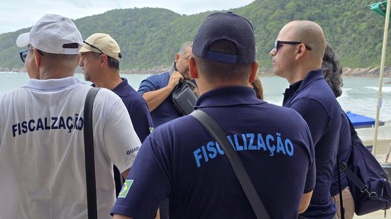 Durante a fiscalização, 600 punições foram aplicadas, com foco em ensinar boas práticas aos comerciantes - Foto: Divulgação/ Prefeitura de Guarujá