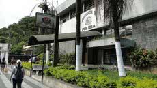 Um homem de 30 anos foi morto após reagir a abordagem policial em Guarujá, levantando questões sobre segurança na comunidade. - Foto: Reprodução