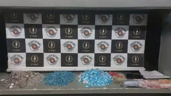 Policiais do 2º Baep realizam operação e prendem três suspeitos com drogas em São Vicente, incluindo crack e cocaína - Foto: Divulgação/ Polícia Militar