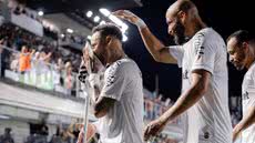 Com gols de Neymar, Santos vence Vasco e sobe para 13ª posição no Campeonato Brasileiro - Foto: Raul Baretta/ Santos FC