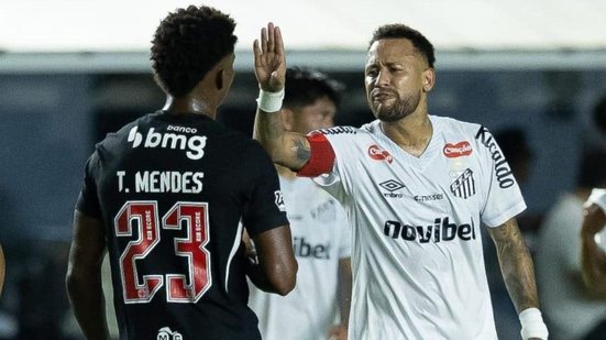 Após um gol, Neymar e Thiago Mendes se confrontam - Foto: Léo Barrilari / GazetaPress