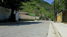 Pavimentação em Guaiúba inclui 3.560 m² de bloquetes e calçadas acessíveis para pedestres - Foto: Divulgação/ Prefeitura de Guarujá