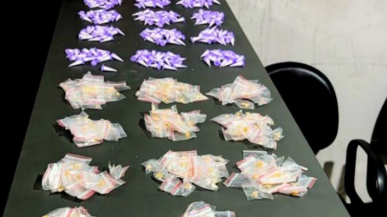 A prisão ocorreu após patrulhamento e denúncias sobre tráfico de drogas no bairro Guapiranga, em Itanhaém, litoral sul de SP - Foto: Divulgação/ 29° BPMI