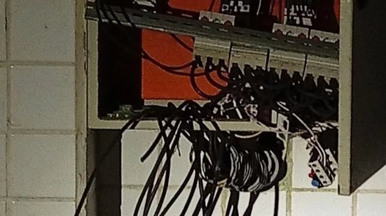 O vandalismo na piscina gera preocupação com a qualidade da água e a saúde dos usuários - Imagem: Reprodução