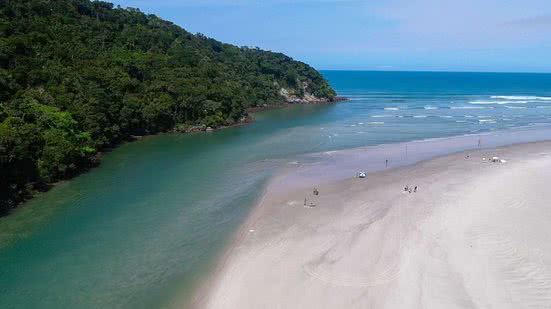 Grupamento de Bombeiros Marítimo localiza corpo na Praia de Guaratuba após denúncias de afogamento - Foto: Costa Norte