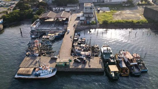 O leilão do Terminal Pesqueiro Público do Porto de Santos foi adiado para ajustes técnicos, impactando a economia local e a pesca - Foto: Alexander Ferraz/ AT
