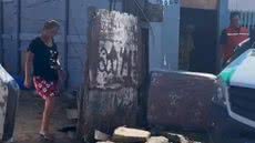 Com a diminuição das chuvas, famílias desabrigadas retornam para casa - Imagem: Reprodução