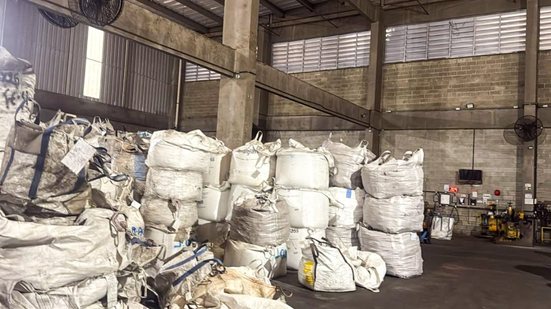 Justiça bloqueia R$ 15 milhões e prende suspeito de liderar rede de furto e adulteração de minérios em Santos