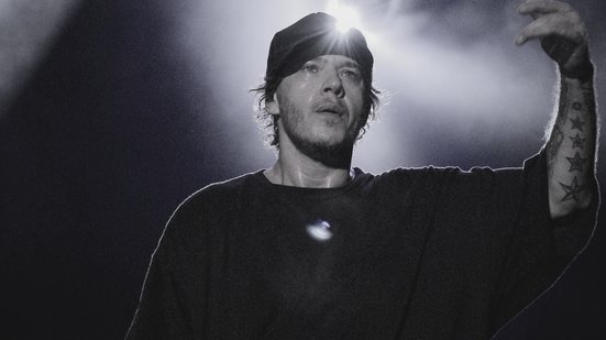 Chorão, o 'Marginal Alado', deixou um legado cultural que ainda inspira jovens e veteranos nas ruas e nas pistas de skate - Foto: Reprodução