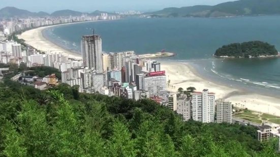 Em São Vicente, cinco das seis praias testadas foram reprovadas, enquanto Santos apresenta apenas uma imprópria - Foto: Reprodução