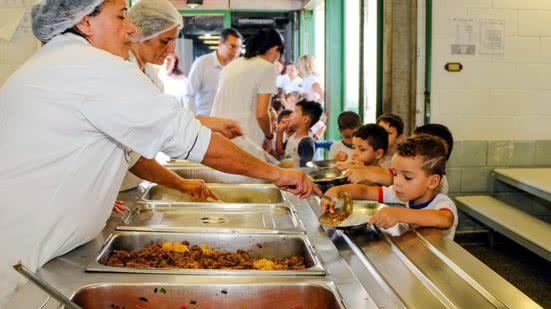 Nova legislação em Santos assegura merenda diferenciada para alunos com intolerância à lactose, com prazo de quatro meses para implementação - Foto: Reprodução
