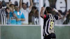 Gabigol, em uma atuação decisiva, marca dois gols e garante um ponto importante para o Santos - Foto: Raul Baretta/ Santos FC